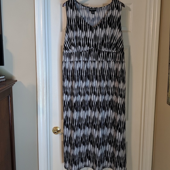 Maggie Barnes Dresses & Skirts - Sleeveless Maxi Dress